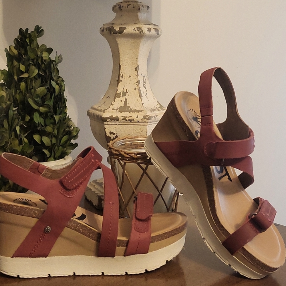 OTBT waves wedge sandal